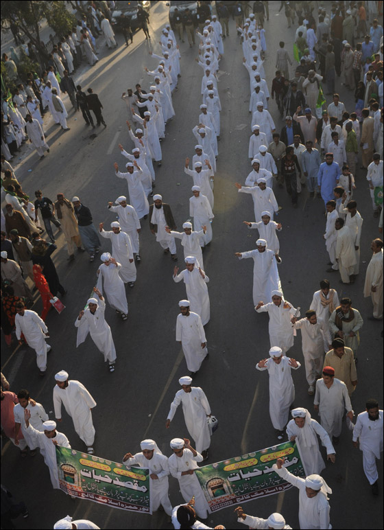 بالصور: العالم يحتفل بعيد المولد النبوي الشريف  صورة رقم 19