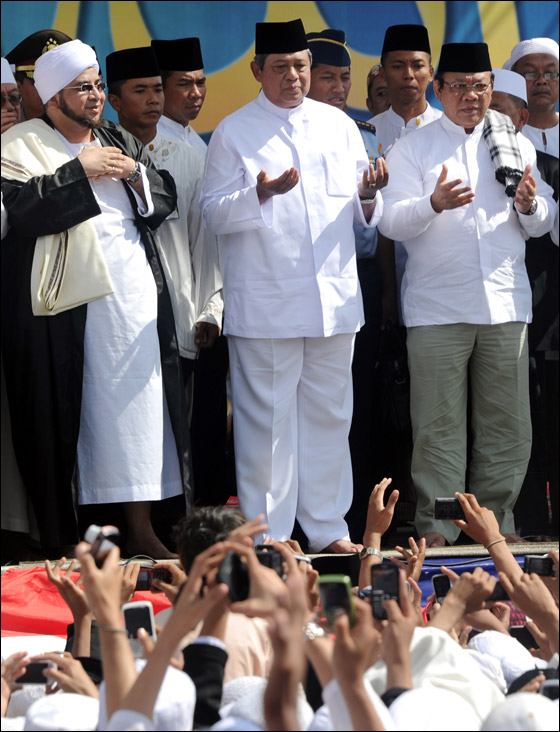 بالصور: العالم يحتفل بعيد المولد النبوي الشريف  صورة رقم 35