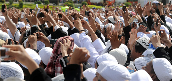 بالصور: العالم يحتفل بعيد المولد النبوي الشريف  صورة رقم 17