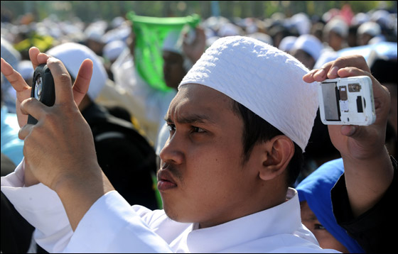 بالصور: العالم يحتفل بعيد المولد النبوي الشريف  صورة رقم 32