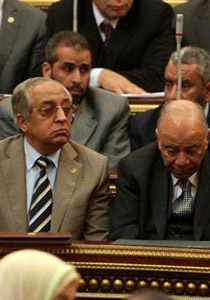 نواب مصر يضربون عن الطعام احتجاجا على المواجهات مع الامن صورة رقم 1 نواب مصر يضربون عن الطعام احتجاجا على المواجهات مع الامن صورة رقم 1