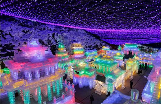 بالصور: تماثيل جليدية مضاءة في الصين احتفالا برأس السنة القمرية صورة رقم 10