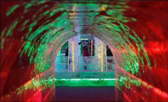 بالصور: تماثيل جليدية مضاءة في الصين احتفالا برأس السنة القمرية صورة رقم 6