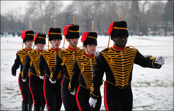 بريطانيا: احتفالات باليوبيل الماسي لاعتلاء الملكة اليزابيث العرش صورة رقم 10 بريطانيا: احتفالات باليوبيل الماسي لاعتلاء الملكة اليزابيث العرش صورة رقم 10