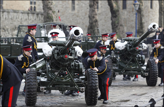 بريطانيا: احتفالات باليوبيل الماسي لاعتلاء الملكة اليزابيث العرش صورة رقم 15 بريطانيا: احتفالات باليوبيل الماسي لاعتلاء الملكة اليزابيث العرش صورة رقم 15