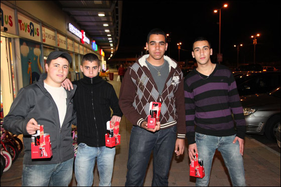 عائلة كوكا كولا احتفلت بعيد الحب صورة رقم 4 عائلة كوكا كولا احتفلت بعيد الحب صورة رقم 4