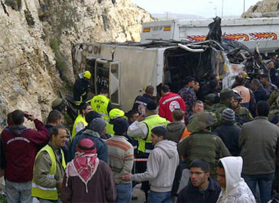 ارتفاع عدد ضحايا حادث الطرق في رام الله الى 10 جميعهم اطفال صورة رقم 2