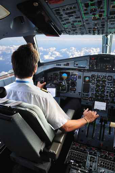 طائرة تشيكية تهبط بسلام بعد وفاة الطيار! صورة رقم 1