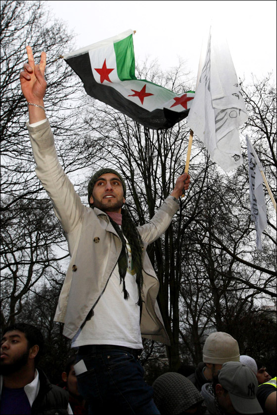 لمنع اسعاف المتظاهرين.. اعتقال 300 طبيب منذ بداية انتفاضة سوريا صورة رقم 3