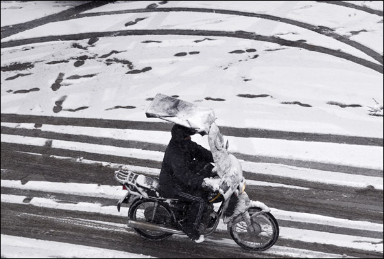 وفاة أكثر من 40 طفلا جراء موجة الصقيع في ايران!  صورة رقم 4