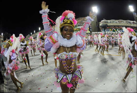 على وقع دقات الطبول: انطلاق أكبر كارنفال في شوارع ريو دي جنيرو صورة رقم 2 على وقع دقات الطبول: انطلاق أكبر كارنفال في شوارع ريو دي جنيرو صورة رقم 2