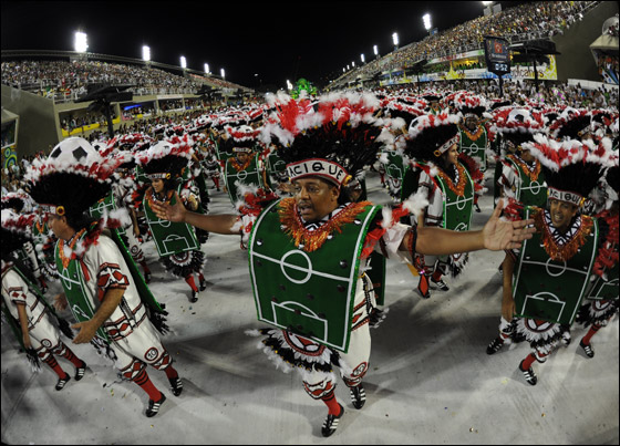 على وقع دقات الطبول: انطلاق أكبر كارنفال في شوارع ريو دي جنيرو صورة رقم 17 على وقع دقات الطبول: انطلاق أكبر كارنفال في شوارع ريو دي جنيرو صورة رقم 17