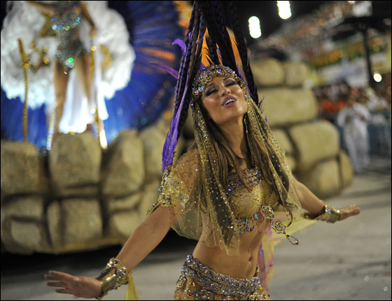 على وقع دقات الطبول: انطلاق أكبر كارنفال في شوارع ريو دي جنيرو صورة رقم 35 على وقع دقات الطبول: انطلاق أكبر كارنفال في شوارع ريو دي جنيرو صورة رقم 35