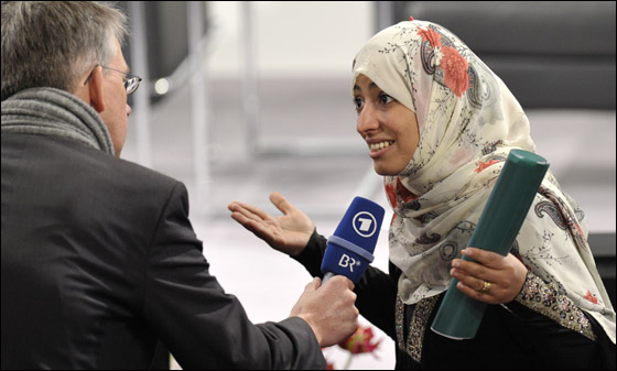 تهديد اليمنية توكل كرمان بالقتل ما لم تتوقف عن التجديف  صورة رقم 2