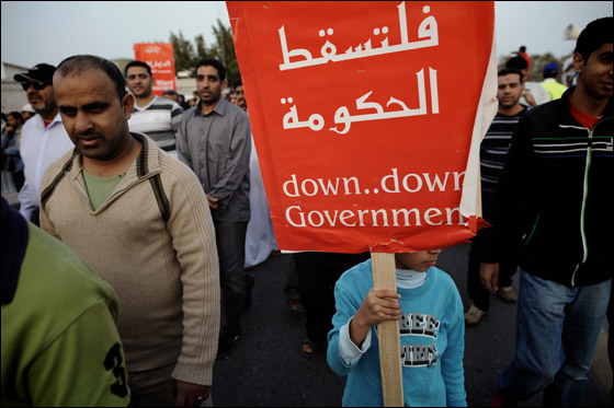 مسيرات في البحرين تنادي بإسقاط الحكومة واقالة رئيس الوزراء! صورة رقم 4 مسيرات في البحرين تنادي بإسقاط الحكومة واقالة رئيس الوزراء! صورة رقم 4