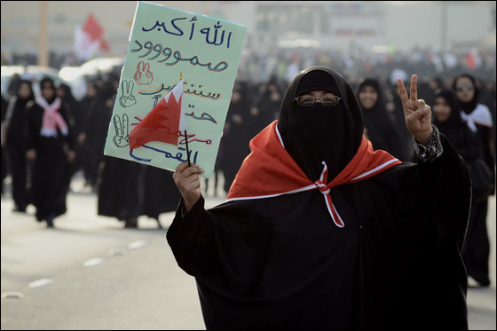 مسيرات في البحرين تنادي بإسقاط الحكومة واقالة رئيس الوزراء! صورة رقم 3 مسيرات في البحرين تنادي بإسقاط الحكومة واقالة رئيس الوزراء! صورة رقم 3