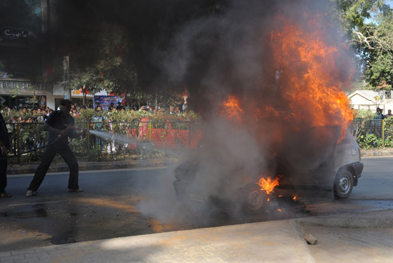 26 قتيلا على الاقل في انفجار سيارة مفخخة باليمن صورة رقم 1