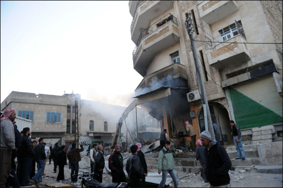 سوريا: فرق انقاذ تابعة للصليب الاحمر بدأت باجلاء الجرحى تحت القصف! صورة رقم 7