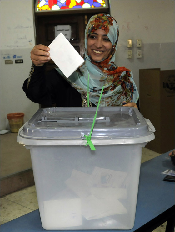 عبد ربه منصور هادي اول رئيس يمني منتخب منذ 33 عاما!  صورة رقم 17