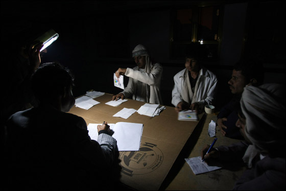 عبد ربه منصور هادي اول رئيس يمني منتخب منذ 33 عاما!  صورة رقم 14