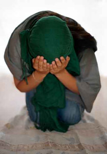 سورية: جنود الأسد تناوبوا على اغتصابي وقتلوا زوجي وابني! صورة رقم 1 سورية: جنود الأسد تناوبوا على اغتصابي وقتلوا زوجي وابني! صورة رقم 1