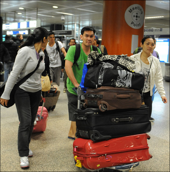 احتراق سفينة ايطالية وعلى متنها اكثر من 1000 راكب! صورة رقم 6 احتراق سفينة ايطالية وعلى متنها اكثر من 1000 راكب! صورة رقم 6