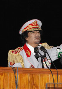 اللحظات الاخيرة للقذافي: اراد التمسك بالقتال والبقاء بالصحراء! صورة رقم 1