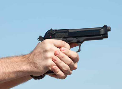 الكويت: رجل يطلق عيارين ناريين على مقر جريدة لعم نشرها شكواه صورة رقم 1