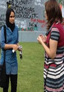 فلسطينية محجبة تدافع بحماس عن شرعية إسرائيل وتدّعي المساواة صورة رقم 1