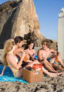 تصوير اعلان لفتيات في ملابس البحر يثير ضجة في الاردن! صورة رقم 1