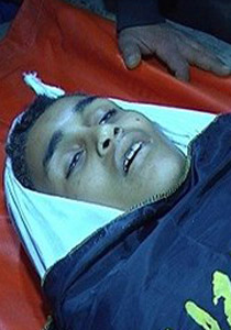 غزة: ام تودع طفلها بقبلة وساندويش بطاطا كان أخر ما طلبه!  صورة رقم 1