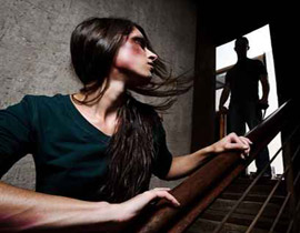 انهال على زوجته وعائلتها بالضرب بسبب وجبة عشاء! صورة رقم 1