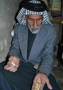 عراقي معارض اختبأ 20 عاما خوفا من بطش صدام واليوم يخرج للنور صورة رقم 2