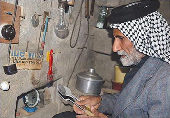 عراقي معارض اختبأ 20 عاما خوفا من بطش صدام واليوم يخرج للنور صورة رقم 5