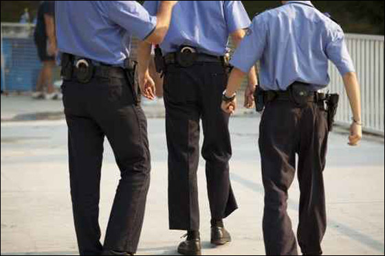 راكب دراجة نارية يقتل معلما وطالبين في مدرسة يهودية بفرنسا صورة رقم 1 راكب دراجة نارية يقتل معلما وطالبين في مدرسة يهودية بفرنسا صورة رقم 1