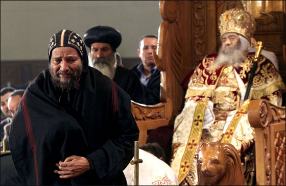 التكتم على خبر وفاة البابا شنودة امام مبارك خوفا من تعرضه لإنتكاسة صحية صورة رقم 2