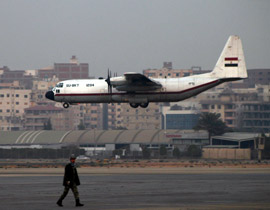 طائرات عسكرية اسرائيلية لنقل محتويات سفارة اسرائيل بمصر صورة رقم 1 طائرات عسكرية اسرائيلية لنقل محتويات سفارة اسرائيل بمصر صورة رقم 1