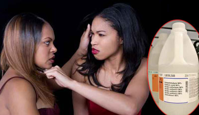 خشيت ان تسلب صديقتها زوجها منها.. فسكبت عليها ماء النار!! صورة رقم 1