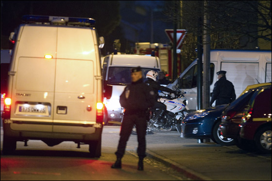 اثر الهجوم على مدرسة يهودية.. انفجارات تهز فرنسا والجاني طليق صورة رقم 2