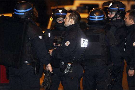 اثر الهجوم على مدرسة يهودية.. انفجارات تهز فرنسا والجاني طليق صورة رقم 5