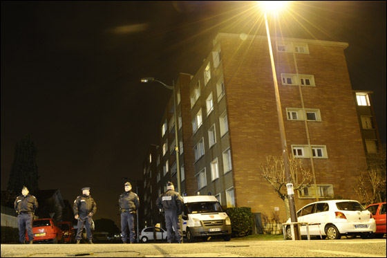 اثر الهجوم على مدرسة يهودية.. انفجارات تهز فرنسا والجاني طليق صورة رقم 19