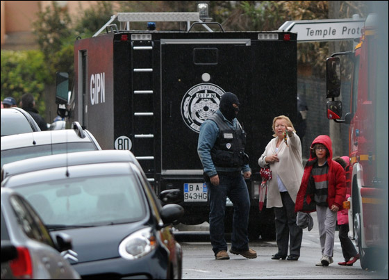 اثر الهجوم على مدرسة يهودية.. انفجارات تهز فرنسا والجاني طليق صورة رقم 17