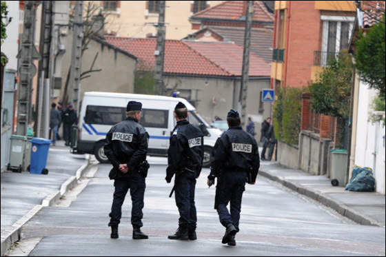 اثر الهجوم على مدرسة يهودية.. انفجارات تهز فرنسا والجاني طليق صورة رقم 12