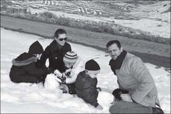 في ذروة المجازر اليومية.. اسماء ترسل للاسد قصيدة رومانسية  صورة رقم 4