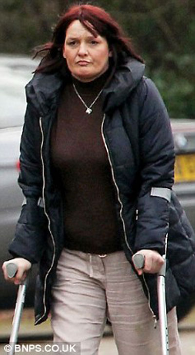 مارست النوع مع مراهقين كمكافأة لهم على تحطيم سيارة منافستها صورة رقم 1