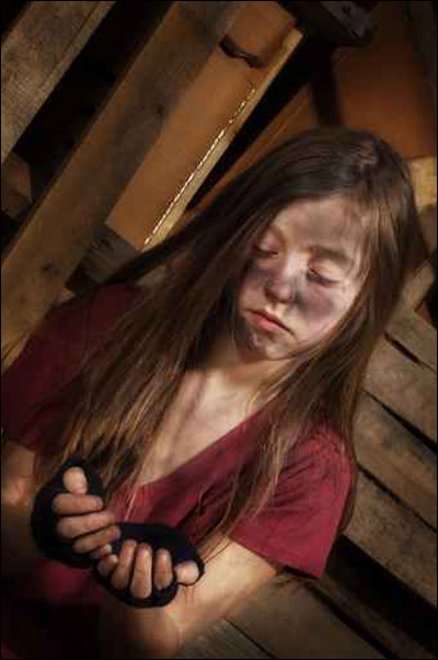 رسبت.. فاجبرت على التسول عقابا لها صورة رقم 1