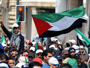 مواجهات بين شبان فلسطينيين وجنود الاحتلال في القدس وقلنديا صورة رقم 1