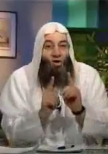 خالد السيف يسخر من الداعية محمد حسان: لو اشتغلت طبالاً خير لك! صورة رقم 1