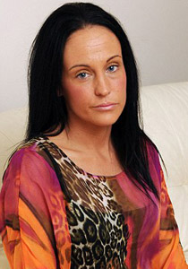 امرأة تدعي ان انفجار حشوة السليكون في جسدها أدت الى موت جنينها!  صورة رقم 1