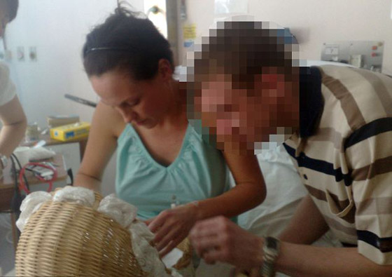 امرأة تدعي ان انفجار حشوة السليكون في جسدها أدت الى موت جنينها!  صورة رقم 2